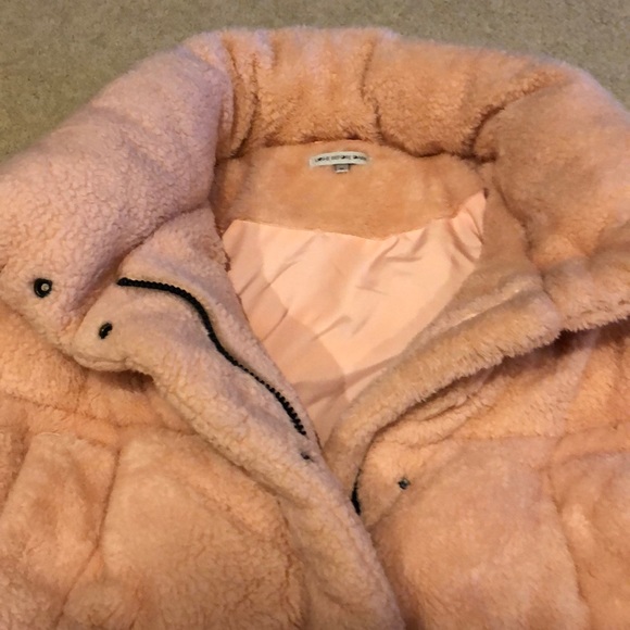 Pink fuzzy puffer jacket - Picture 4 of 9